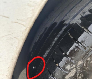 江西百余車輛高速上被扎胎，系貨車上掉下的“不銹鐵”肇事，司機已被控制